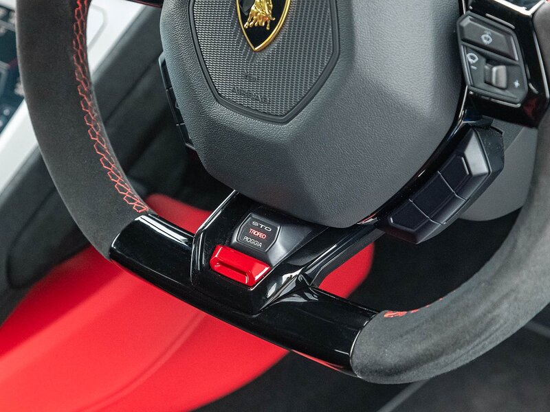 Lamborghini Huracan STO - Large 27