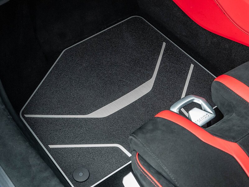 Lamborghini Huracan STO - Large 31