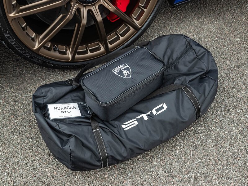 Lamborghini Huracan STO - Large 38