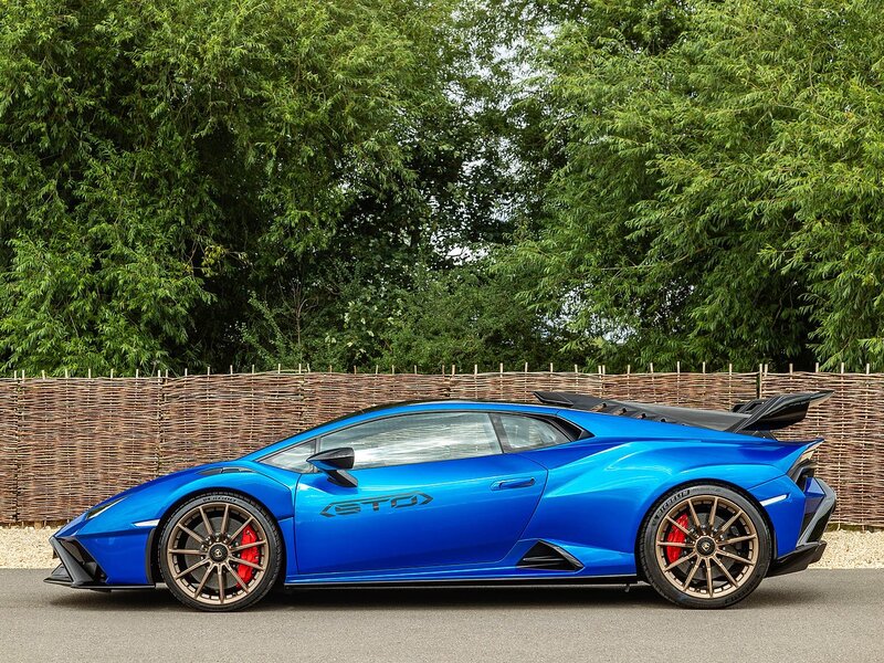 Lamborghini Huracan STO - Large 2