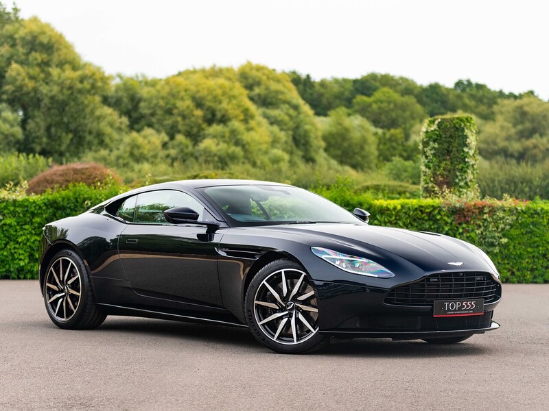 Aston Martin DB11 V8 Coupe - Large 3