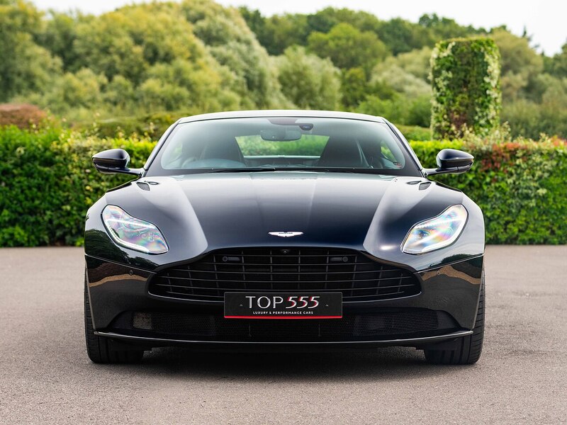 Aston Martin DB11 V8 Coupe - Large 4
