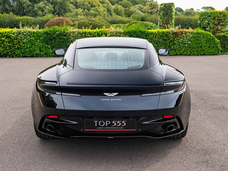 Aston Martin DB11 V8 Coupe - Large 5