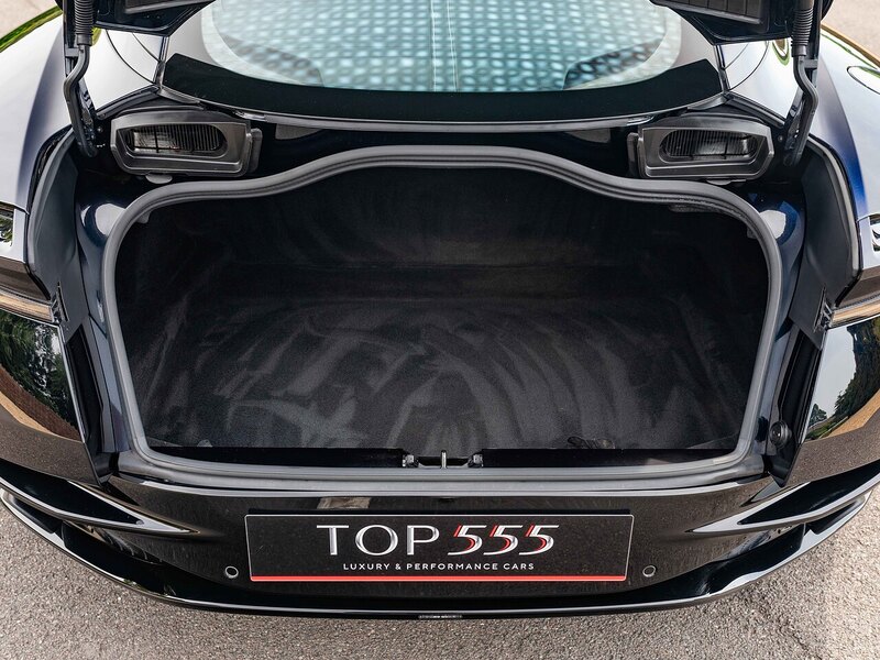 Aston Martin DB11 V8 Coupe - Large 18