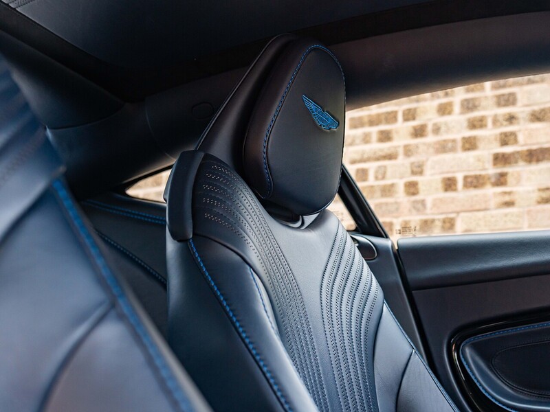 Aston Martin DB11 V8 Coupe - Large 36