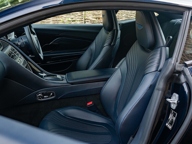 Aston Martin DB11 V8 Coupe - Large 38