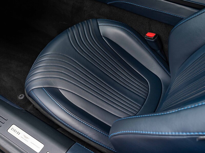 Aston Martin DB11 V8 Coupe - Large 39