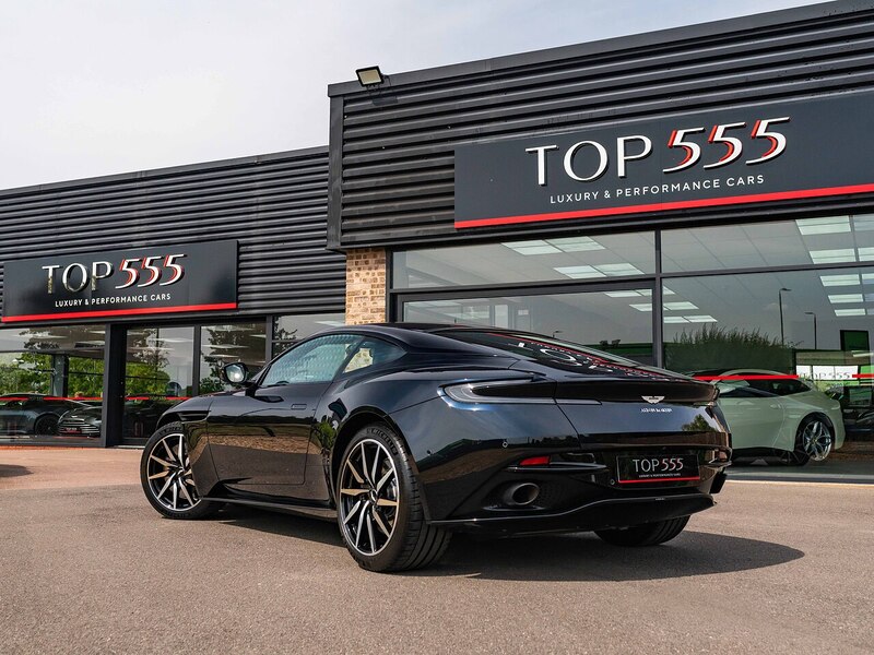 Aston Martin DB11 V8 Coupe - Large 10