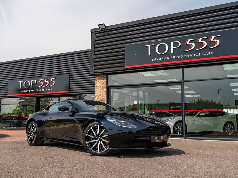 Aston Martin DB11 V8 Coupe - Large 9