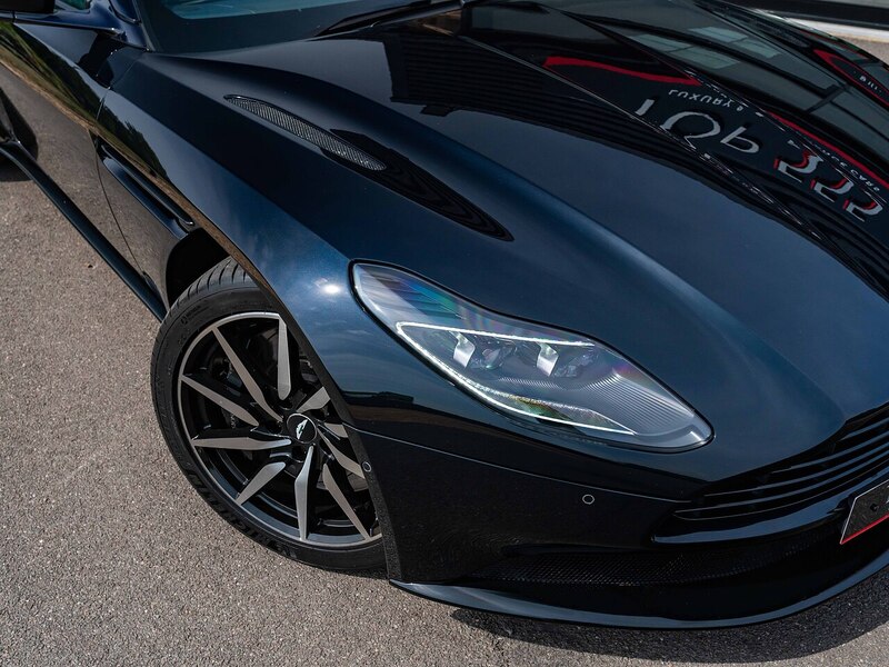 Aston Martin DB11 V8 Coupe - Large 20
