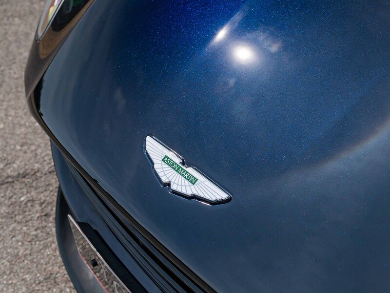 Aston Martin DB11 V8 Coupe - Large 21