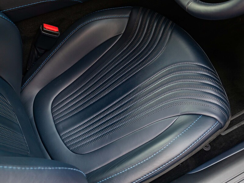 Aston Martin DB11 V8 Coupe - Large 31