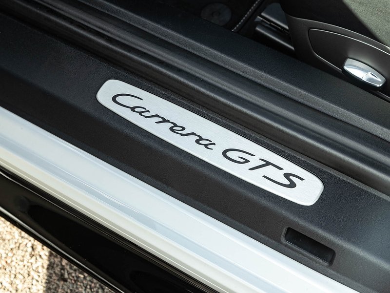 Porsche 911 Carrera GTS 3.0 PDK (991.2) - Large 23