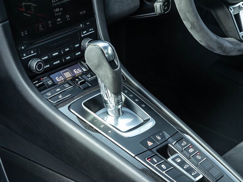 Porsche 911 Carrera GTS 3.0 PDK (991.2) - Large 31