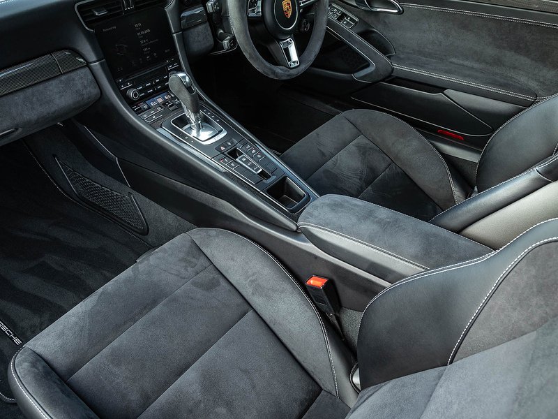 Porsche 911 Carrera GTS 3.0 PDK (991.2) - Large 41