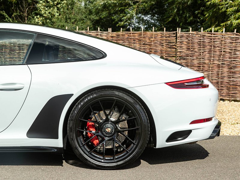 Porsche 911 Carrera GTS 3.0 PDK (991.2) - Large 7
