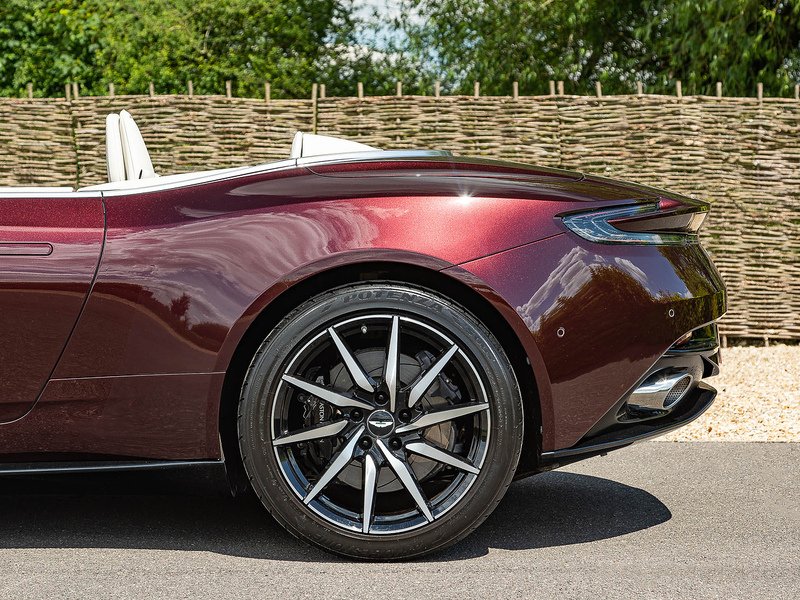 Aston Martin DB11 V8 Volante 4.0 - 2022 Model (528 BHP) - Large 18