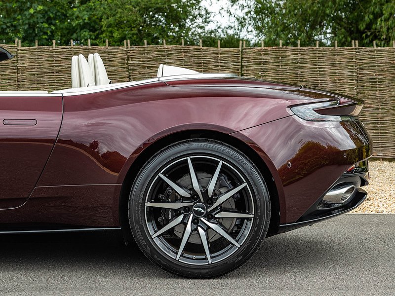 Aston Martin DB11 V8 Volante 4.0 - 2022 Model (528 BHP) - Large 62