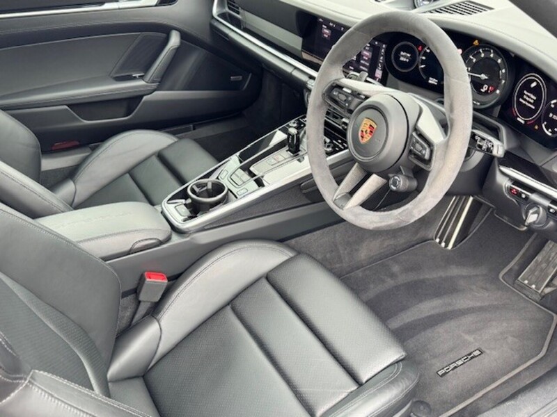 Porsche 911 (992) Carrera S Coupe 3.0 - Large 1