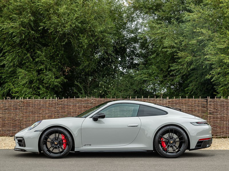Porsche 911 (992.1) Carrera GTS Coupe - Large 2
