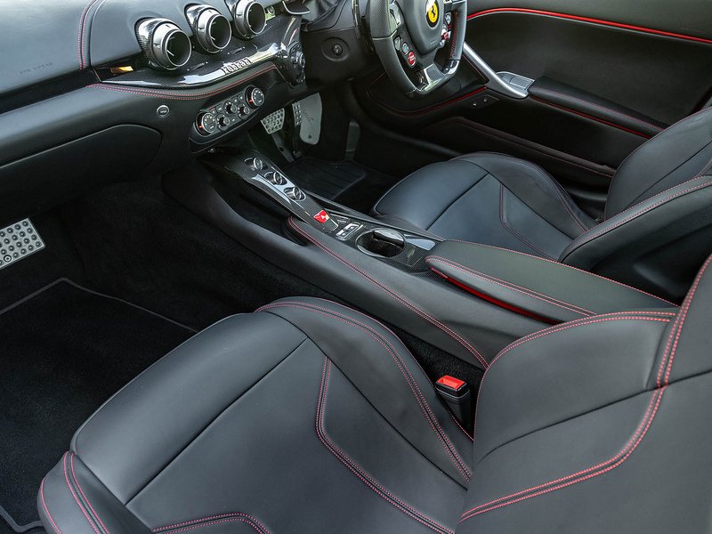 Ferrari F12 Berlinetta - Large 46