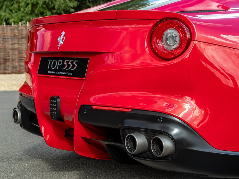 Ferrari F12 Berlinetta - Large 24