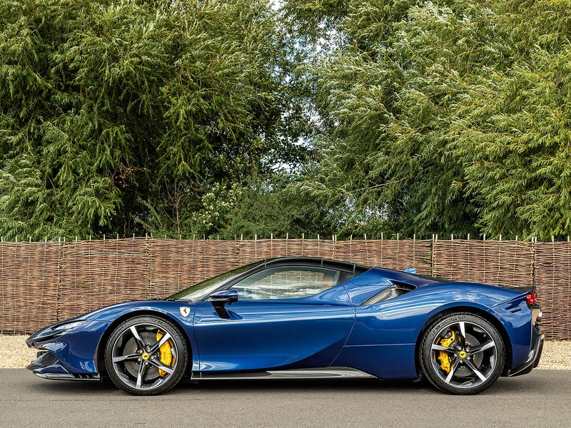 Ferrari SF90 Spider - Large 3