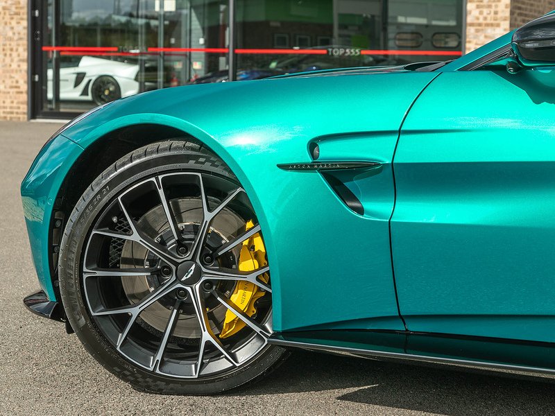 Aston Martin Vantage V8 - Large 11