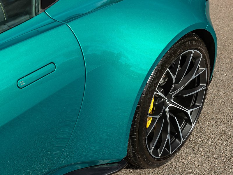 Aston Martin Vantage V8 - Large 19