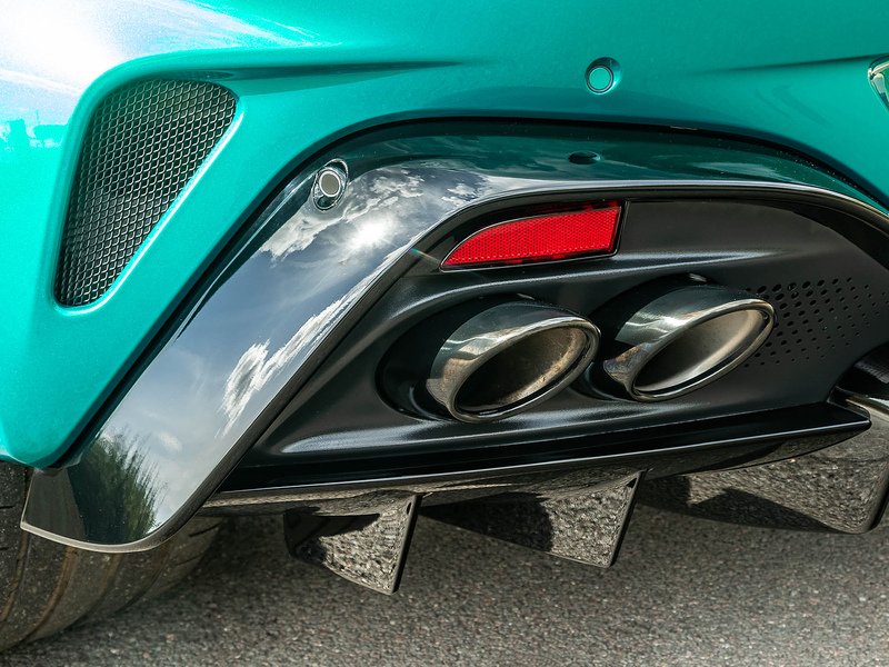 Aston Martin Vantage V8 - Large 24
