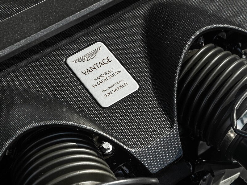 Aston Martin Vantage V8 - Large 39