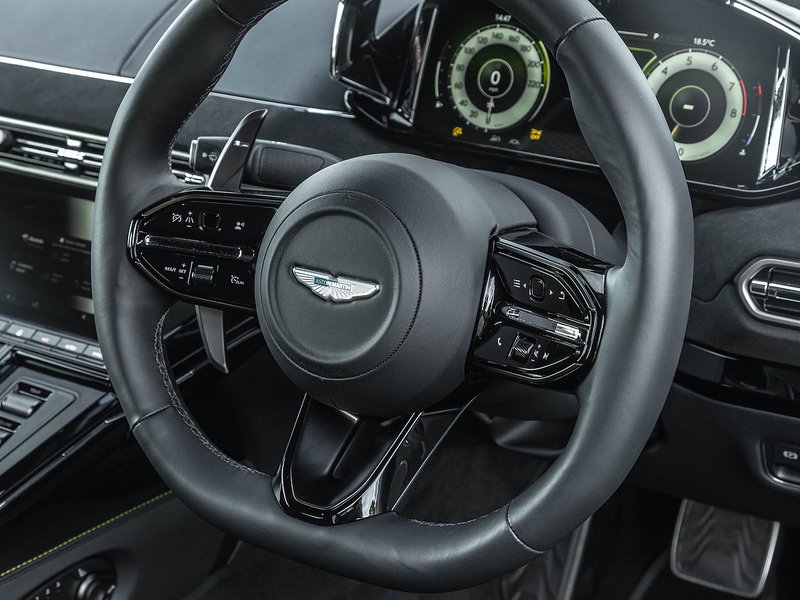 Aston Martin Vantage V8 - Large 44