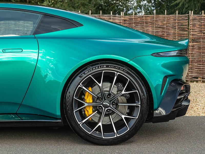 Aston Martin Vantage V8 - Large 7