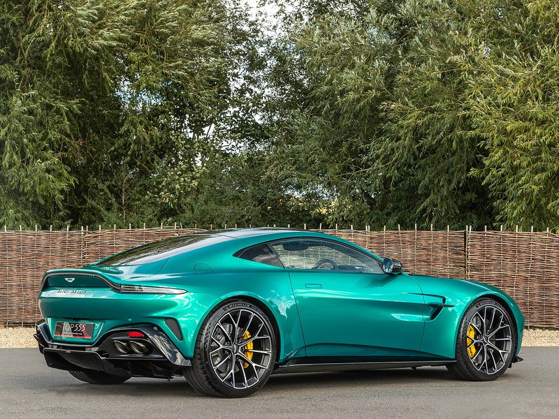 Aston Martin Vantage V8 - Large 26