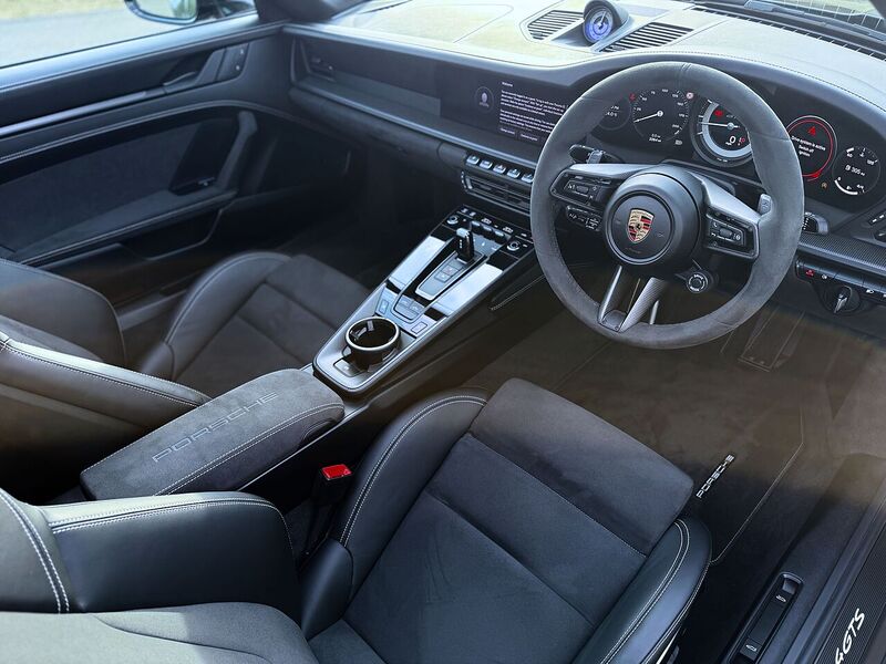 Porsche 992 Targa 4 GTS - Large 1