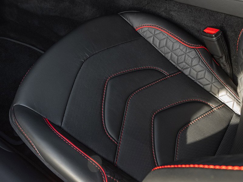 Aston Martin DBS Superleggera V12  - U5796