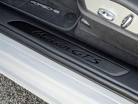 Porsche Macan GTS  - U5800