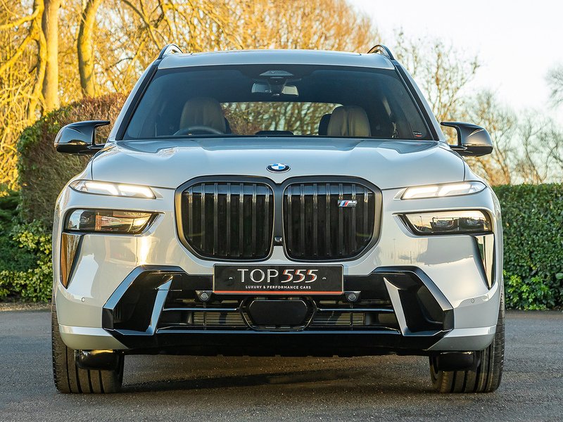 BMW X7 M60i xDrive V8 - M Sport Pro
  - U5810