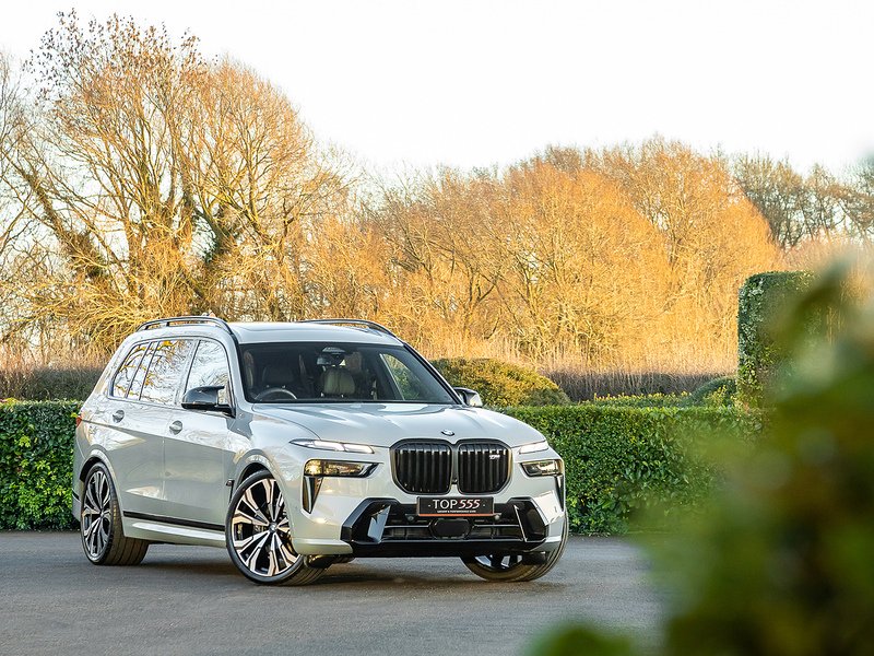 BMW X7 M60i xDrive V8 - M Sport Pro
  - U5810