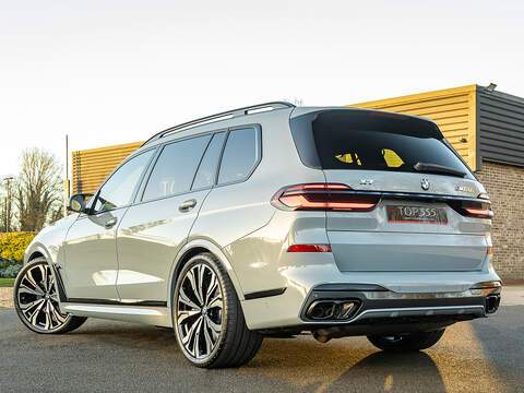 BMW X7 M60i xDrive V8 - M Sport Pro
  - U5810