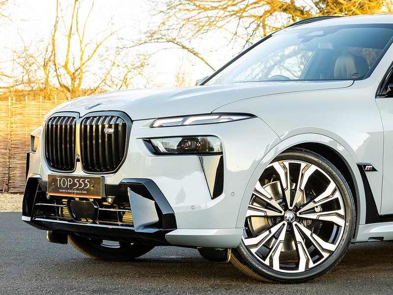 BMW X7 M60i xDrive V8 - M Sport Pro
  - U5810