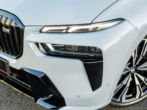 BMW X7 M60i xDrive V8 - M Sport Pro
  - U5810