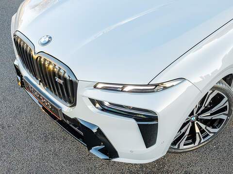 BMW X7 M60i xDrive V8 - M Sport Pro
  - U5810