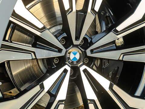 BMW X7 M60i xDrive V8 - M Sport Pro
  - U5810