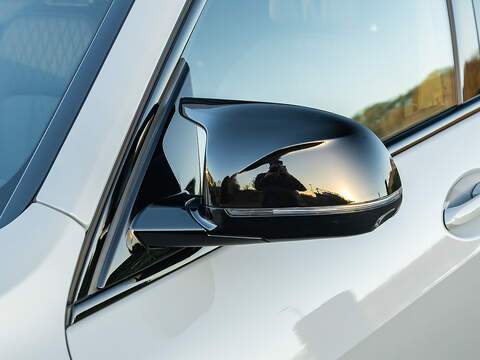 BMW X7 M60i xDrive V8 - M Sport Pro
  - U5810