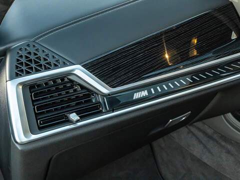 BMW X7 M60i xDrive V8 - M Sport Pro
  - U5810