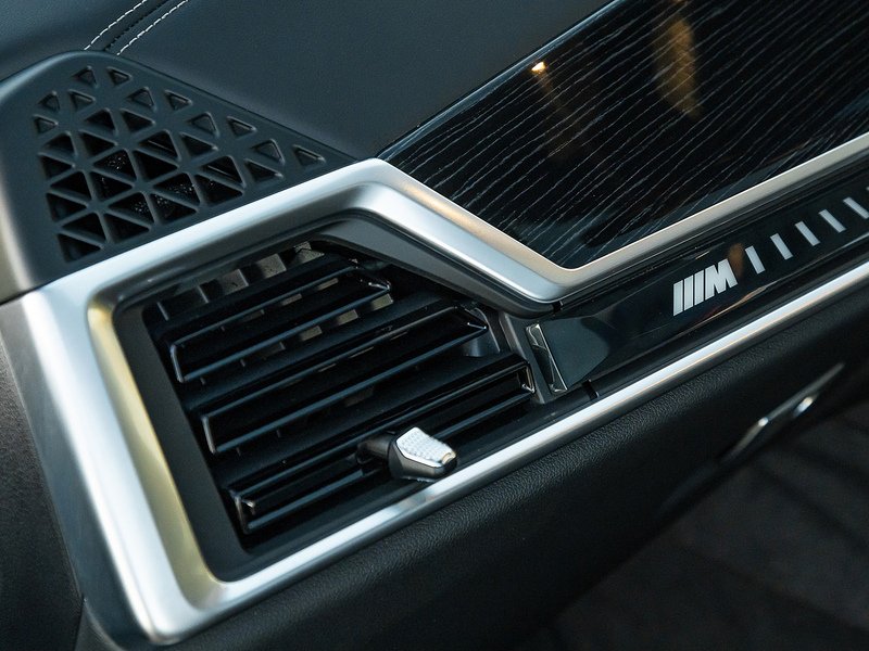 BMW X7 M60i xDrive V8 - M Sport Pro
  - U5810