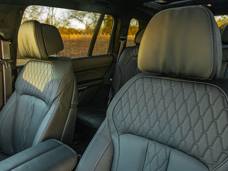 BMW X7 M60i xDrive V8 - M Sport Pro
  - U5810