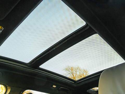 BMW X7 M60i xDrive V8 - M Sport Pro
  - U5810