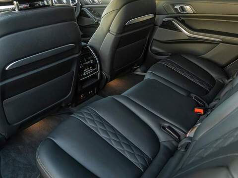 BMW X7 M60i xDrive V8 - M Sport Pro
  - U5810